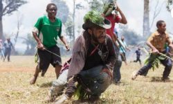 पपुवा न्यु गिनीमा सुनखानी नजिकै आदिवासीबीचको लडाइँमा ३० जनाको मृत्यु