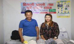 यी कुलुङ दम्पती जो अल्लोको कपडा बुनेरै घरखर्च चलाउँछन‍्