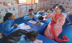 बहिरा विद्यार्थीको भविष्य कोर्दै बहिरा शिक्षिका गौतम