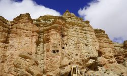 ‘जोङ्ग’ गुफा, जसले प्राचीन सभ्यताको झल्को दिन्छ !