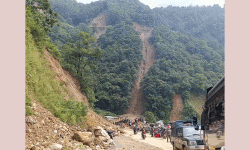 झ्याप्ले खोलामा पहिरो हटाइयो, ४८ घण्टापछि सडक दुईतर्फी खुल्यो