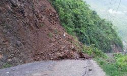 नागढुङ्गा सडक अवरुद्ध