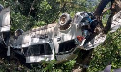 पोखरा जाँदै गरेको माइक्रोबस नुवाकोटमा दुर्घटना, १२ जना घाइते