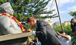 उपप्रधानमन्त्री सिंहद्धारा लौहपुरुष सिंहको सालिकमा माल्यार्पण