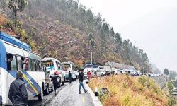 बालक मृत्युपछि क्षतिपूर्ती माग गर्दै राजमार्ग अवरुद्ध