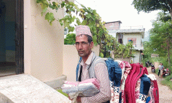 घुमन्ते व्यापारमा रमाएका ‘काफ्ले बा’