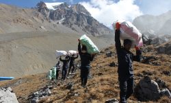 पाँच हजार चार सय मिटर उचाइको थोराङमा सरसफाइ