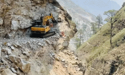 चट्टान तोडेर जोडियो सडकसँग मुड्केचुलाका तीन वडा