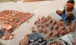 मिथिलाका शिल्पी माटामा खेल्दै, हाटबजारमा जताततै माटाका भाँडा