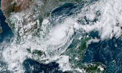 ‘विनाशकारी’ मिल्टन आँधी फ्लोरिडातर्फ नजिकिँदै