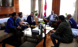 विकास र वातावरण संरक्षणका काम सँगसँगै अगाडि बढाउनुपर्छः सञ्चारमन्त्री गुरुङ