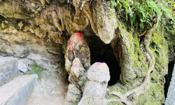 पर्यटकको आकर्षक गन्तव्य बन्दै बिचित्र गुफा