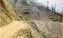 बागलुङका ग्रामीण सडक सञ्चालन नहुँदा सास्ती