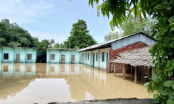 बाढीले पुस्तक बगायो, स्कुल डुबायो पढ्ने कसरी ?