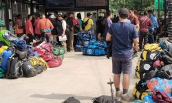 एक हजार बढी पर्यटक मन्थलीमा रोकिए