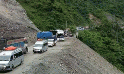 पहिरो हटाएर बीपी राजमार्ग पुन: सञ्चालन