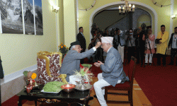 राष्ट्रपतिद्वारा प्रधानमन्त्री, उपप्रधानमन्त्रीलगायतलाई टीका र जमरा प्रदान