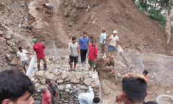 पुन: पहिरो खसेपछि रोकियो मेची राजमार्गको मर्मतसम्भार