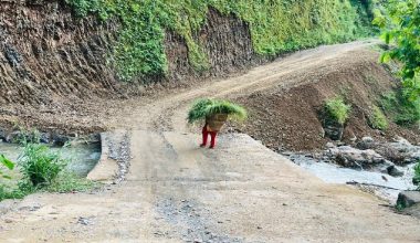 पर्वतका अवरुद्ध ग्रामीण सडक मर्मत सुरु