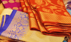 दुर्गापूजाका साडी मुसहर महिलालाई प्रदान