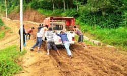 निर्धारित समयमा सडक नबन्दा स्थानीयलाई सास्ती