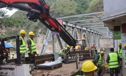 क्षतिग्रस्त सडक सञ्चालन अभियानमा सेना