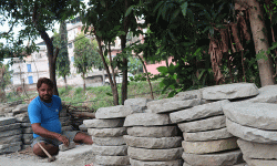 सिलौटो बेचेर मासिक ४० हजार आम्दानी गर्दै अनिल