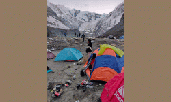 अन्नपूर्ण आधार शिविर : पर्यटकसँगै फोहरको चुनौती