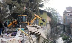 विष्णुमति करिडोरको टहरामा राखिएका ८२ पसल हटाइयो