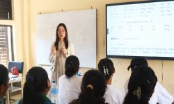 चिनियाँ भाषा र आइटी कक्षाका विद्यार्थी दीक्षित