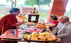 कांग्रेस सभापति देउवाले गरे बहिनीबाट टीका ग्रहण