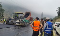 मुग्लिन– पोखरा सडकः पूर्वी खण्डमा धमाधम कालोपत्र गरिँदै