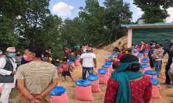 नमोबुद्धका आठ सय ४५ परिवारलाई राहत वितरण