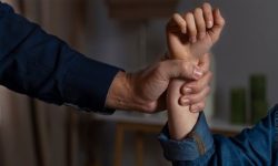 मनोरञ्जन क्षेत्रमा हिंसा : ‘रङ्गीन’ क्षेत्र नै ‘रङ्गहीन’