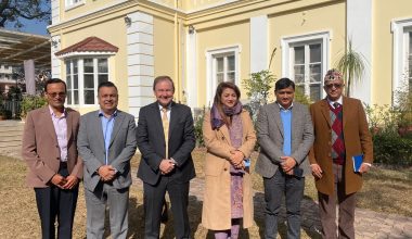 गैरआवासीय नेपाली संघका पदाधिकारी र बेलायतका राजदूत रोब फेनसँग फलदायी भेटघाट