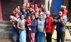 पुराना घरमा नयाँ पुस्तालाई हुर्किइरहेकी ‘महिला स्वयंसेविका’