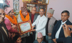 अधिकारीलाई लोकतान्त्रिक योद्धा सम्मान