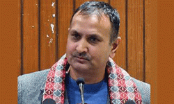 अध्यक्ष डा. विष्टद्वारा शपथ ग्रहण