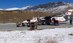 विमानस्थलको हिउँ पन्छाएपछि हवाई सेवा सञ्चालन