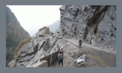 कालीगण्डकी करिडोर : काभ्रेभिरमा ‘रक एंकरिङ’ गरेर सडक विस्तार