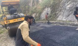 पर्वतको लुङ्खु–हुवास सडक धमाधम कालोपत्र हुँदै