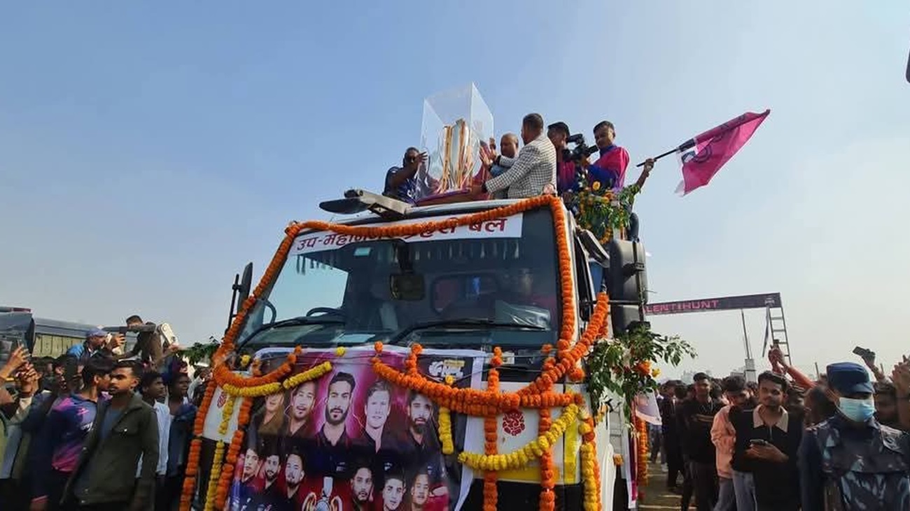 जनकपुरधाममा जनकपुर बोल्ट्सका खेलाडीको ‘ट्रफी परेड’