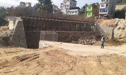 बुल्दीखोलामा निर्माणाधीन पुल ५० प्रतिशत सम्पन्न
