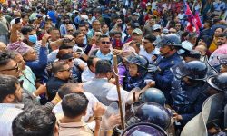 रास्वपा कार्याकर्ता र प्रहरीबीच झडप, आठजना घाइते