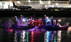 वासिङ्टनमा उडिरहेको विमान र हेलिकोप्टर ठोक्किएर दुर्घटना : कम्तीमा १८ जनाको शव फेला