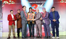 चेम्बर अफ कमर्सका निवर्तमान अध्यक्ष मल्ल वाणिज्य सेवा पदकबाट सम्मानित