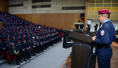 प्रहरी महानिरीक्षकद्वारा दर्ज्यानी चिह्न प्रदान