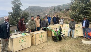 हलेसी तुवाचुङका कृषक समूहलाई अनुदानमा हातेट्रयाक्टर