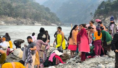 देशभरका त्रिवेणीधाम र धार्मिकस्थलमा मकर स्नान गर्नेको घुइँचो