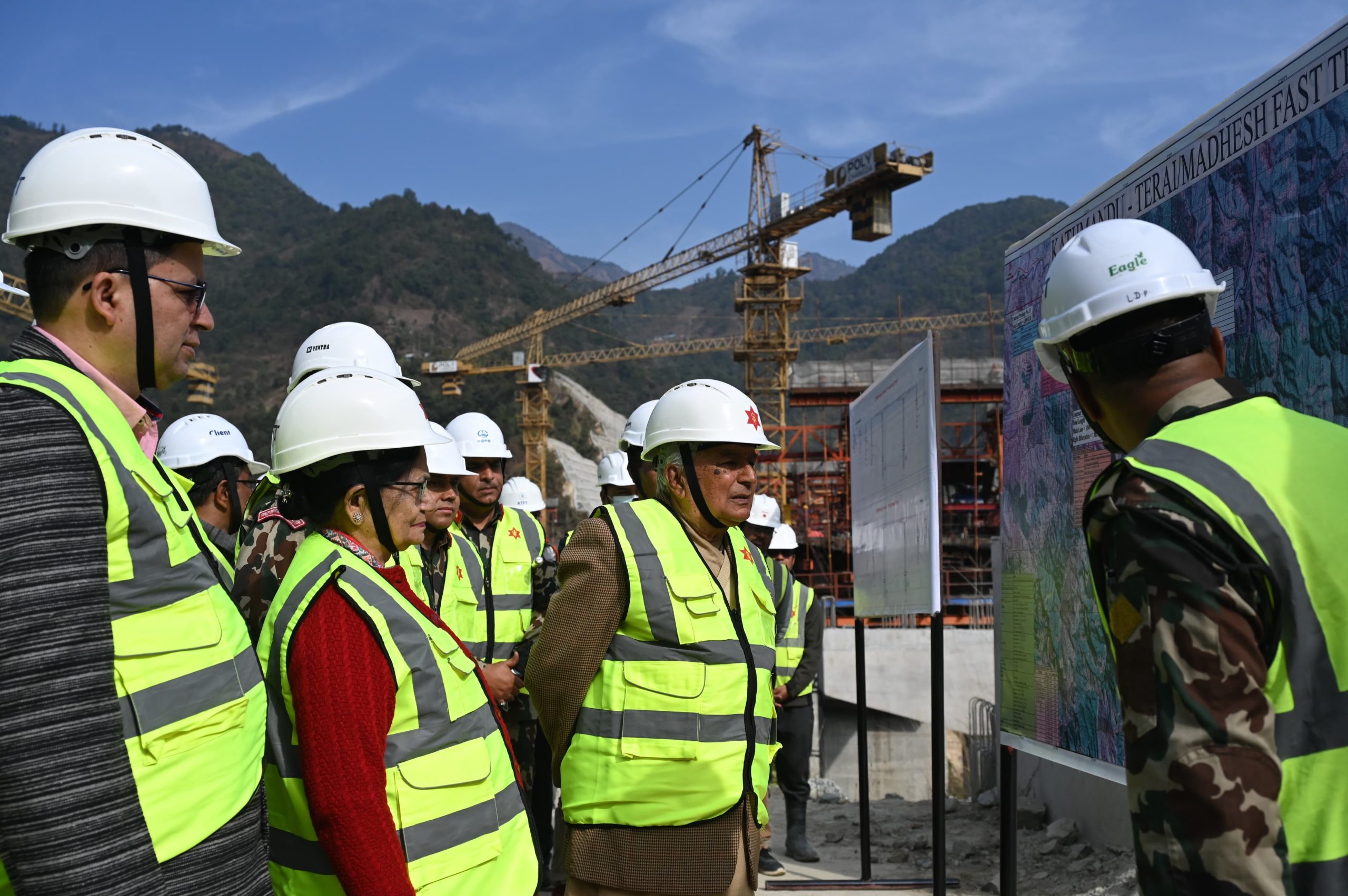 राष्ट्रपतिद्वारा द्रुतमार्गको निरीक्षण